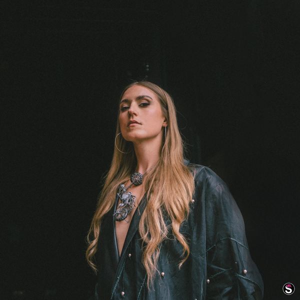 Gemma Griffiths - Holy ft. Peruzzi