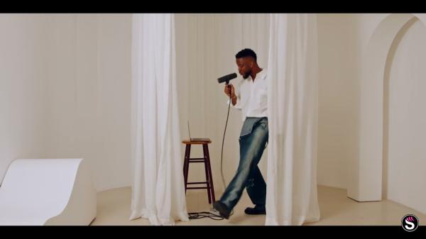 VIDEO: Chiké - Lifetime Love (Stripped)