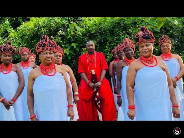VIDEO: Goya Menor - Badman